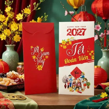 Phối cảnh bao lì xì đỏ chữ Tết sum vầy; mặt sau nền trắng nét cọ đỏ, chữ Tết đoàn viên và số 2027 — mẫu thiết kế D&P