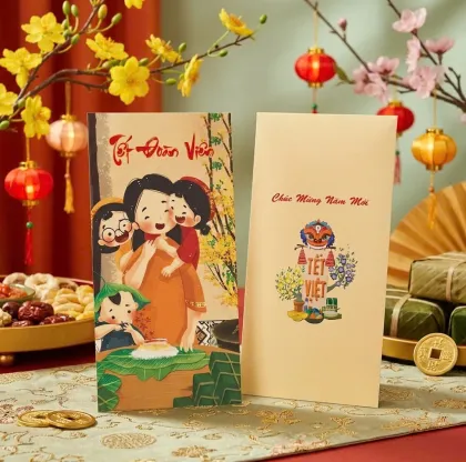 Phối cảnh bao lì xì in tranh mẹ và các con ngày Tết, chữ Tết đoàn viên; phong bì nền kem — mẫu thiết kế D&P Quận 6